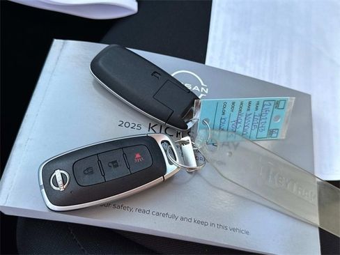 Certified 2025 Nissan Kicks Play S image 4