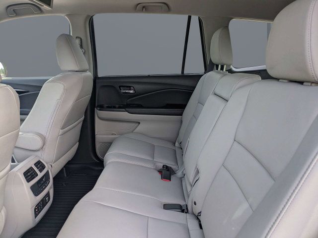 Used 2017 Honda Pilot Touring image 14