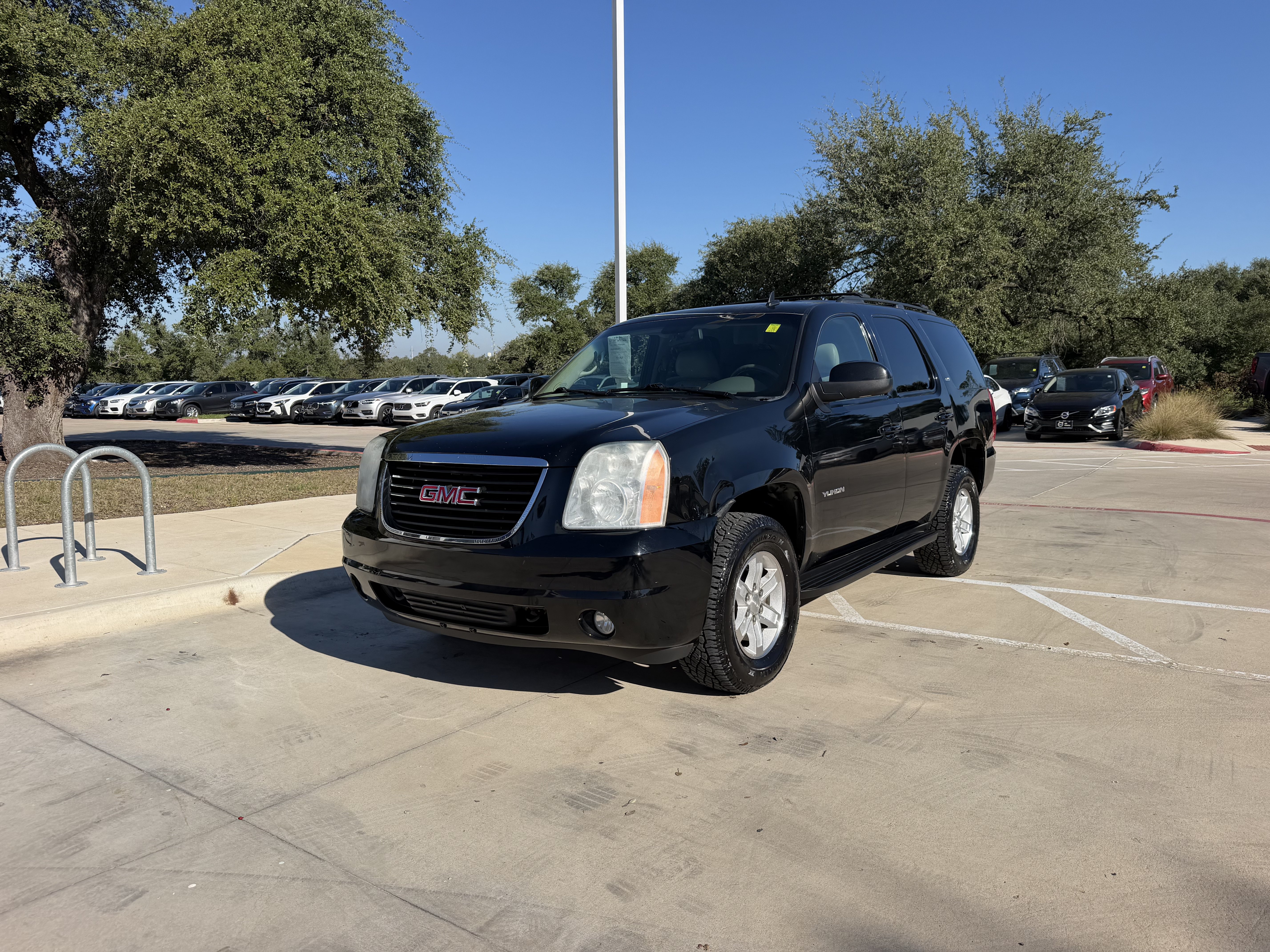 Used 2012 GMC Yukon SLT w/ SLT-2 Equipment Package AWD/4WD image 2