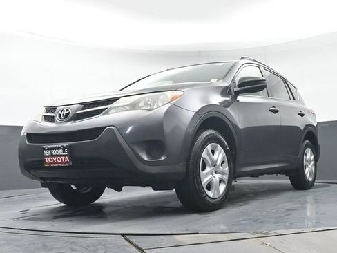 Used 2014 Toyota RAV4 LE image 24