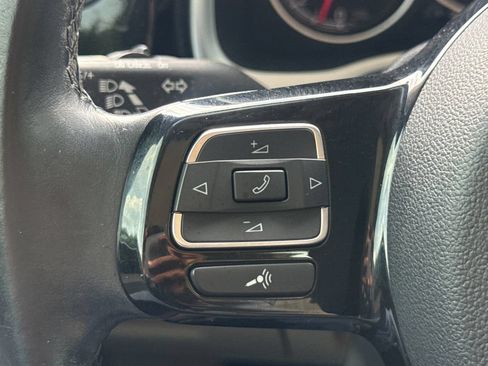 Used 2018 Volkswagen Beetle 2.0T SE FWD image 29
