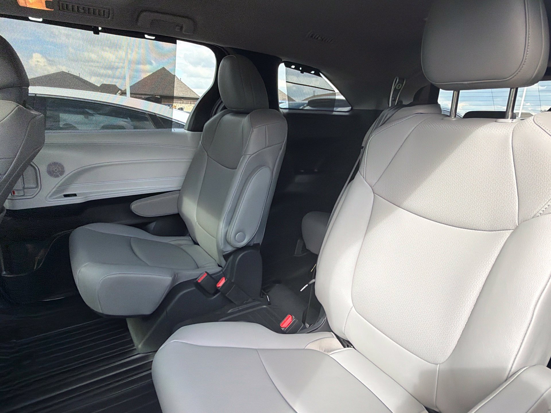 Certified 2026 Toyota Sienna XLE FWD image 14