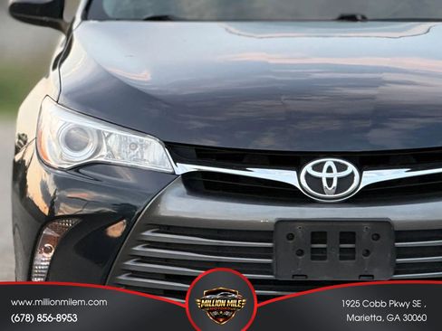 Used 2015 Toyota Camry LE FWD image 11
