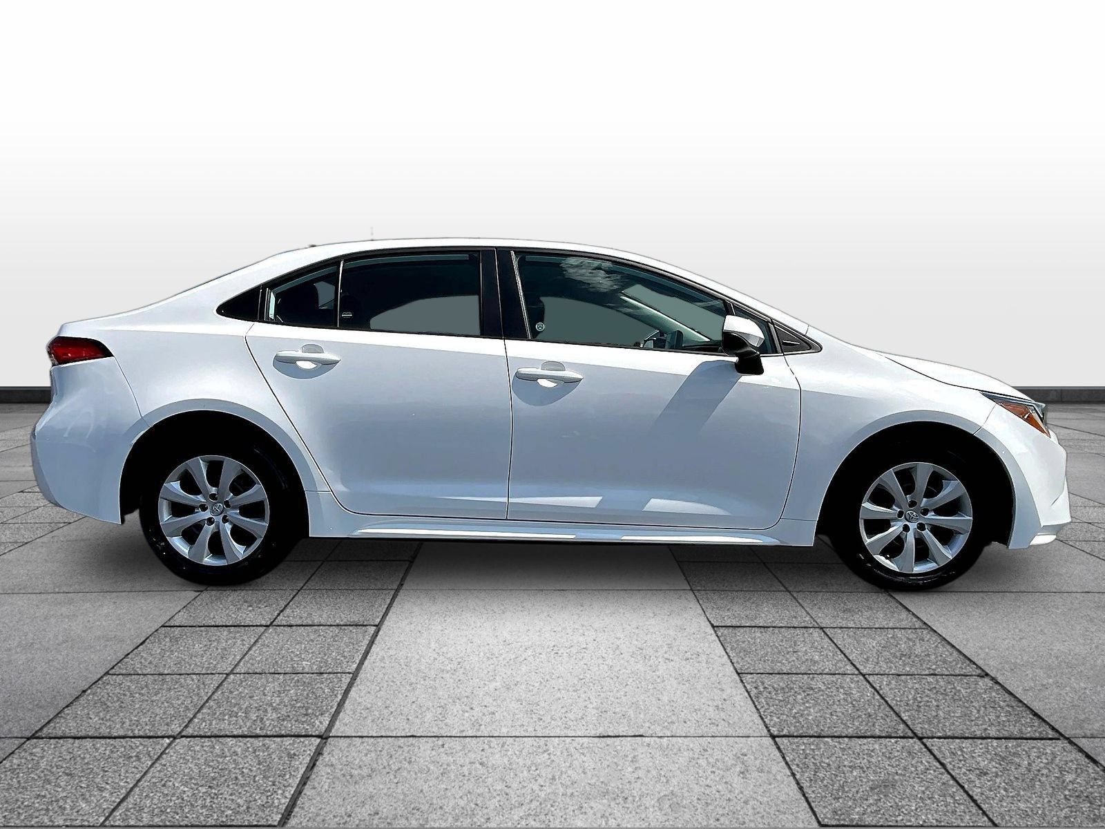 Used 2024 Toyota Corolla LE FWD image 4