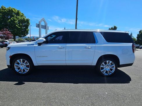 Used 2022 Chevrolet Suburban High Country w/ Max Trailering Package AWD/4WD image 6