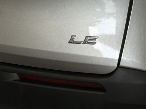 Used 2025 Toyota Sienna LE AWD/4WD image 43