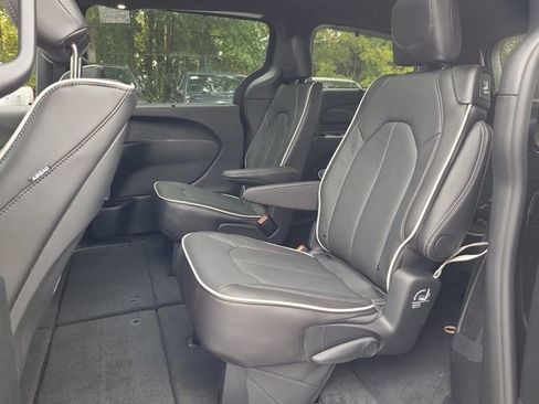 New 2026 Chrysler Pacifica Limited w/ Uconnect Theater Family Group image 9