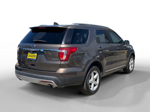 Used 2016 Ford Explorer XLT AWD/4WD image 5
