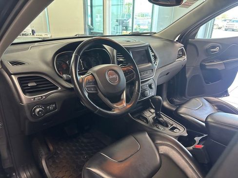 Used 2021 Jeep Cherokee Latitude Plus FWD image 13