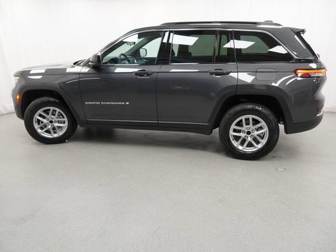 Used 2025 Jeep Grand Cherokee Laredo X AWD/4WD image 15