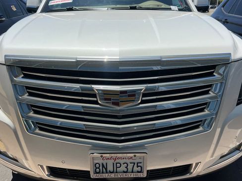 Used 2019 Cadillac Escalade Platinum AWD/4WD image 12