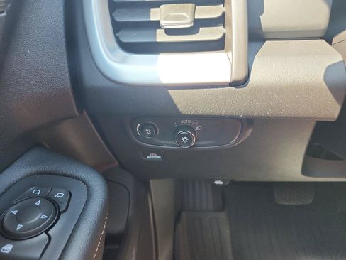 Used 2024 GMC Terrain SLE w/ Elevation Edition FWD image 19