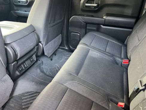 Used 2025 Chevrolet Silverado 1500 Custom Trail Boss w/ Dark Appearance Package AWD/4WD image 5