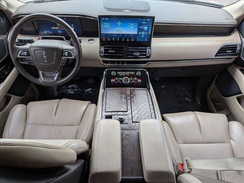Used 2024 Lincoln Navigator Premiere image 19
