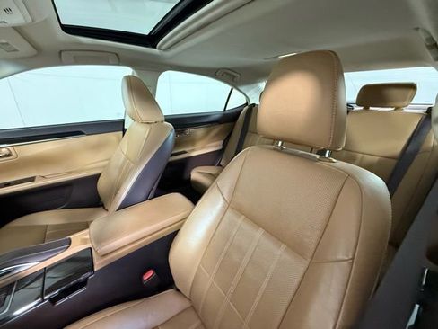 Used 2018 Lexus ES 350 w/ Luxury Package w/Wood Trim image 9