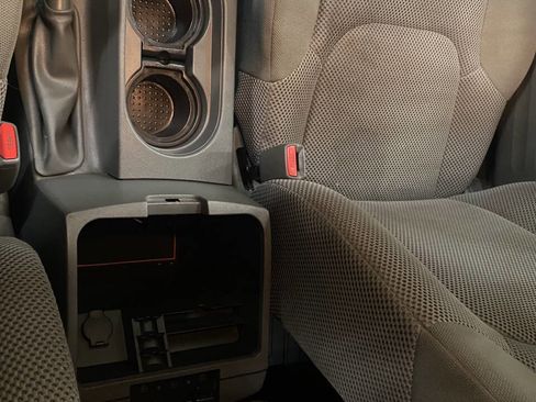 Used 2018 Nissan Frontier SV image 14