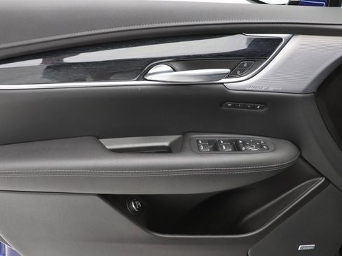 Used 2025 Cadillac XT5 Premium Luxury image 14