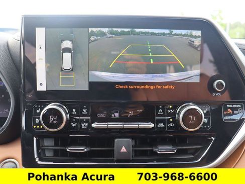 Used 2025 Toyota Highlander Platinum AWD/4WD image 17