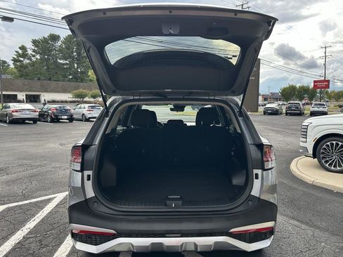 Used 2023 Kia Sportage LX image 6