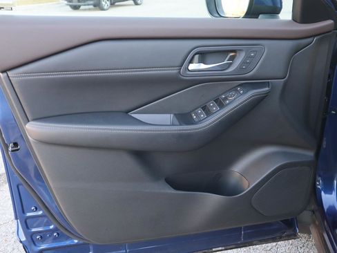 Used 2023 Nissan Rogue SL w/ SL Premium Package image 15