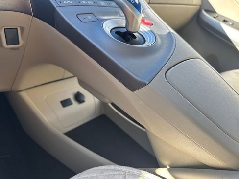 Used 2014 Toyota Prius Four image 39