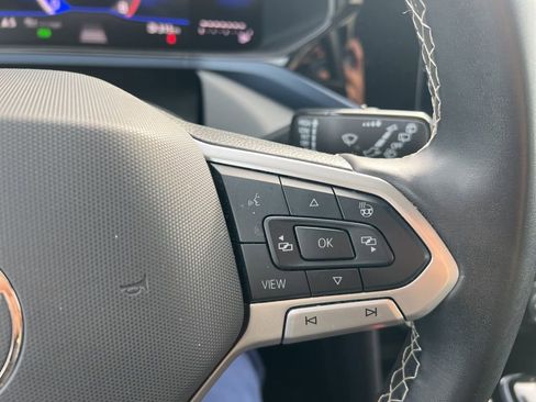 Used 2024 Volkswagen Taos SE image 17