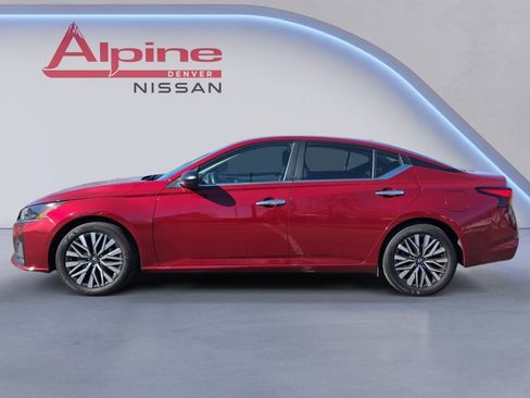 Used 2025 Nissan Altima 2.5 SV image 2