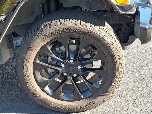 Used 2022 Jeep Gladiator Overland image 10