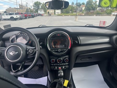 Used 2018 MINI Cooper 2-Door Hardtop FWD image 6