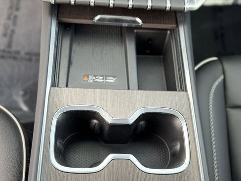 Used 2024 GMC Acadia Denali image 17