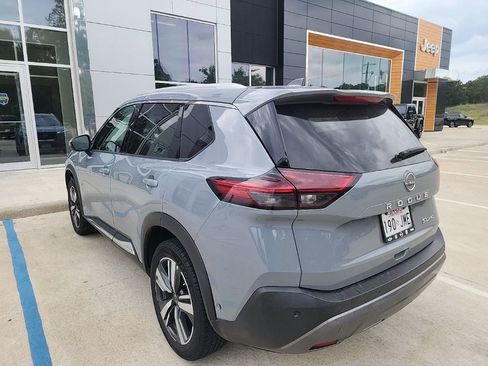 Used 2023 Nissan Rogue SL w/ SL Premium Package image 5