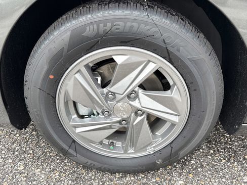 New 2026 Hyundai Elantra SE FWD image 9