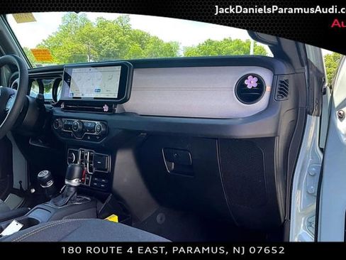Used 2024 Jeep Wrangler Unlimited AWD/4WD image 14