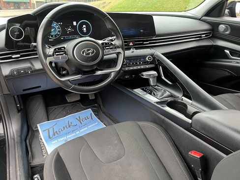 Used 2023 Hyundai Elantra SEL w/ Convenience Package image 10