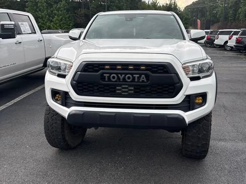 Used 2019 Toyota Tacoma TRD Off-Road AWD/4WD image 2