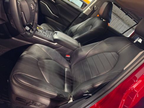 Used 2021 Toyota Highlander XLE AWD/4WD image 6