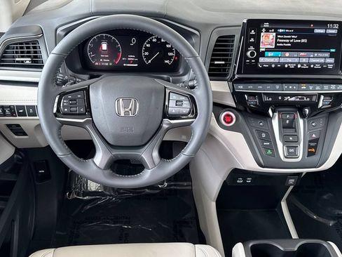 Certified 2025 Honda Odyssey EX-L image 17