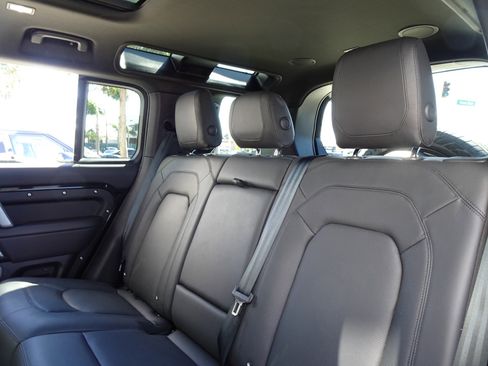 Used 2024 Land Rover Defender 110 V8 image 15