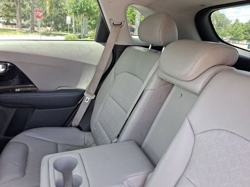 Used 2020 Kia Niro Touring FWD image 20