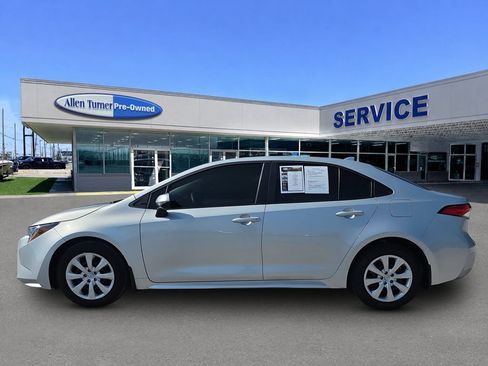 Used 2026 Toyota Corolla LE FWD image 5