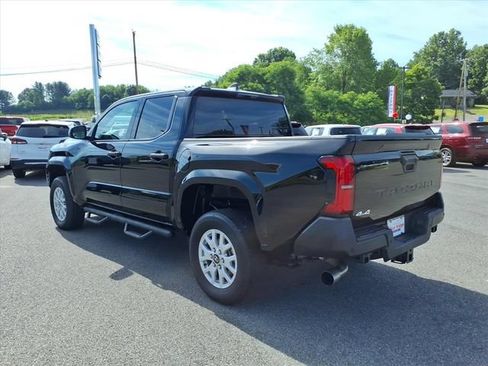 Used 2025 Toyota Tacoma SR w/ SR Upgrade Package AWD/4WD image 8