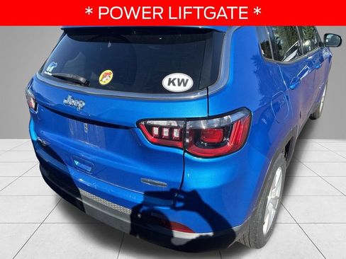 Used 2022 Jeep Compass Latitude w/ Convenience Group AWD/4WD image 5