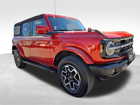 Used 2023 Ford Bronco Outer Banks AWD/4WD image 1