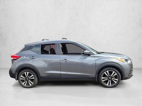Used 2020 Nissan Kicks SV FWD image 5
