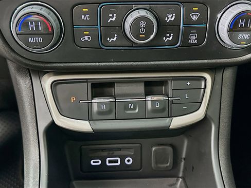 Used 2024 GMC Terrain Denali AWD/4WD image 17