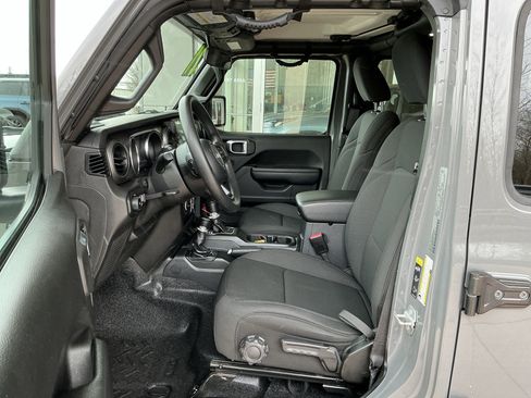 Used 2021 Jeep Wrangler Unlimited Sport image 7