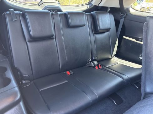 Used 2019 Toyota Highlander XLE AWD/4WD image 17