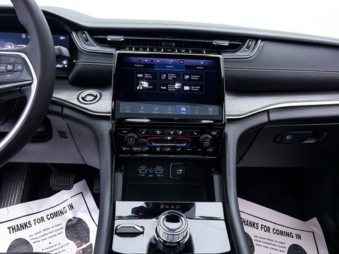 Used 2024 Jeep Grand Cherokee L Limited w/ Luxury Tech Group II image 9