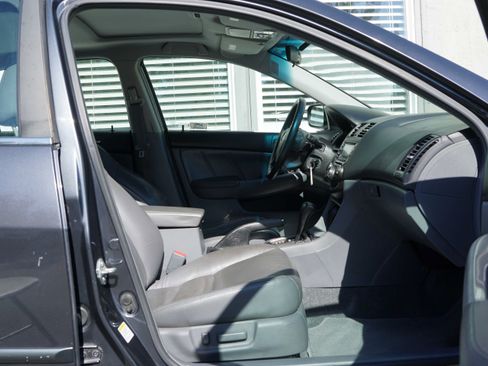 Used 2004 Honda Accord EX image 31