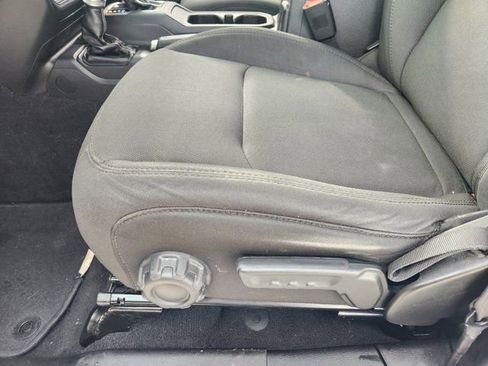 Used 2019 Jeep Wrangler Unlimited Sahara image 25